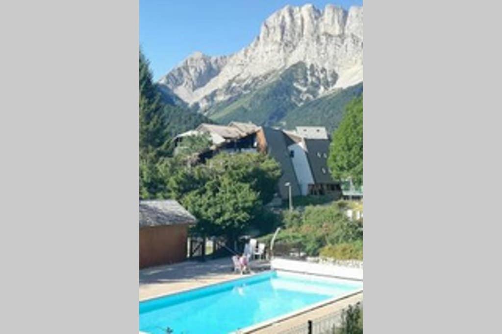Studio mansardé 18 m2 climatisé avec piscine privée Gresse-en-Vercors Extérieur photo